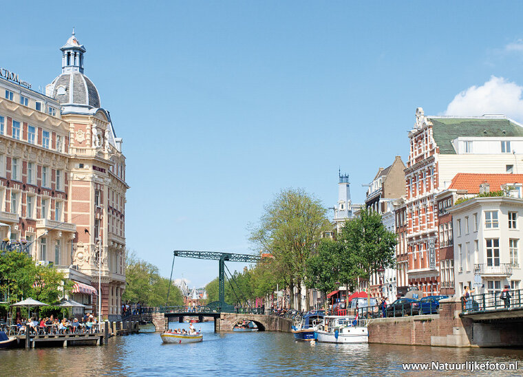 ansichtkaart Grachten van Amsterdam met Aluminium brug (C042)