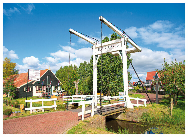ansichtkaart Marken - Beatrix brug (C065)