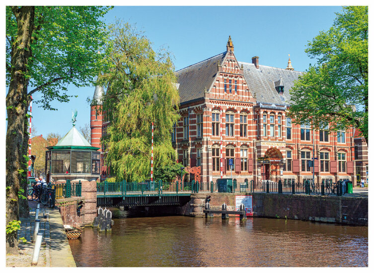 ansichtkaart Groningsch museum en brug (C076)