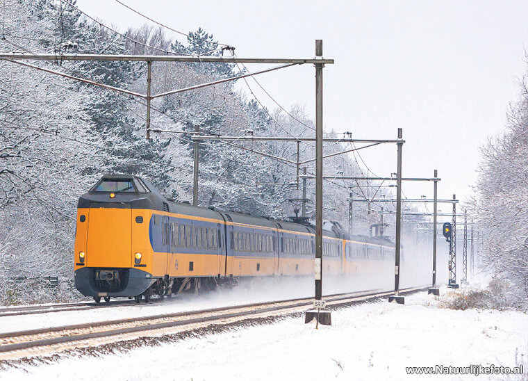 ansichtkaart Intercity trein in de winter (0808)