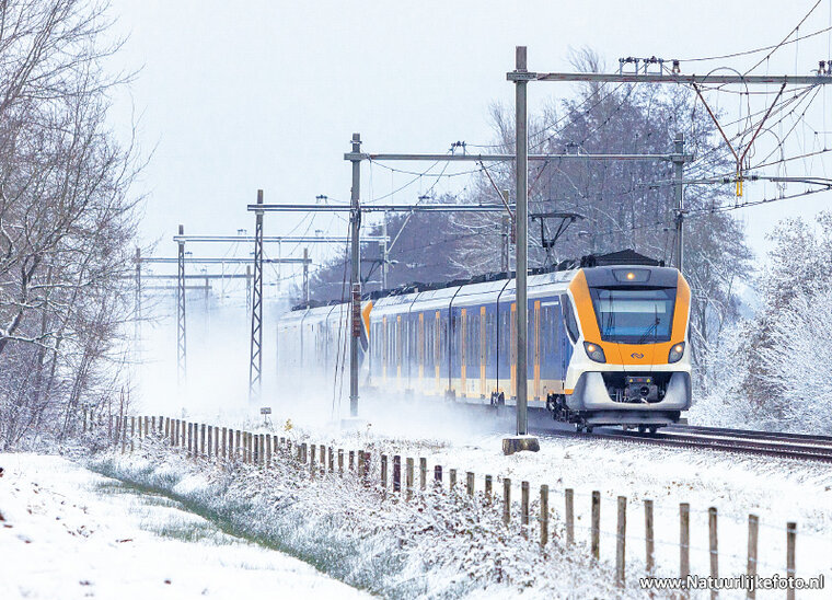 ansichtkaart Sprinter trein in de winter (0811)