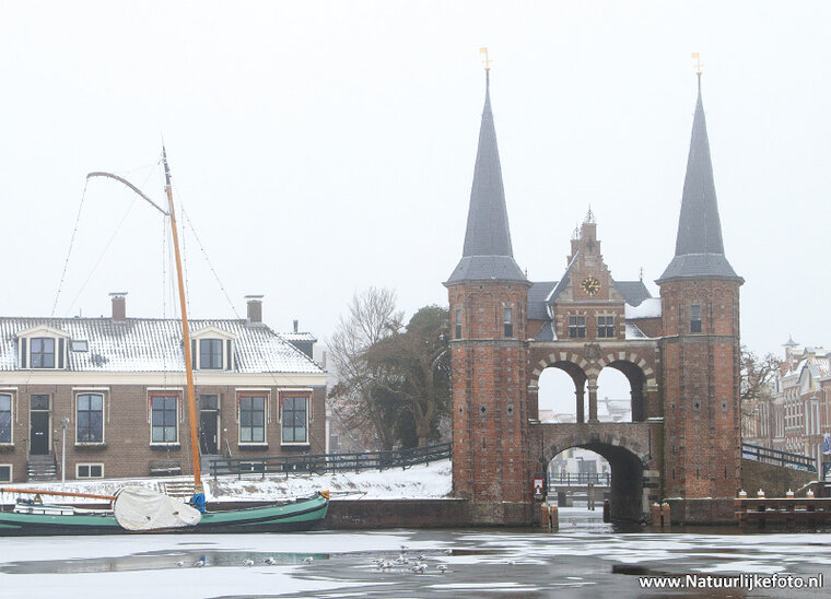 ansichtkaart waterpoort in de winter - Sneek (0518)
