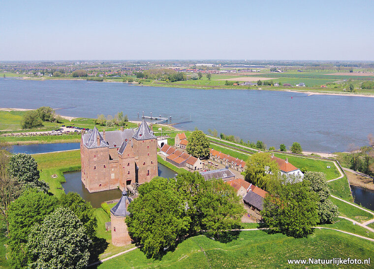 ansichtkaart slot Loevestein in Poederoijen (0331)