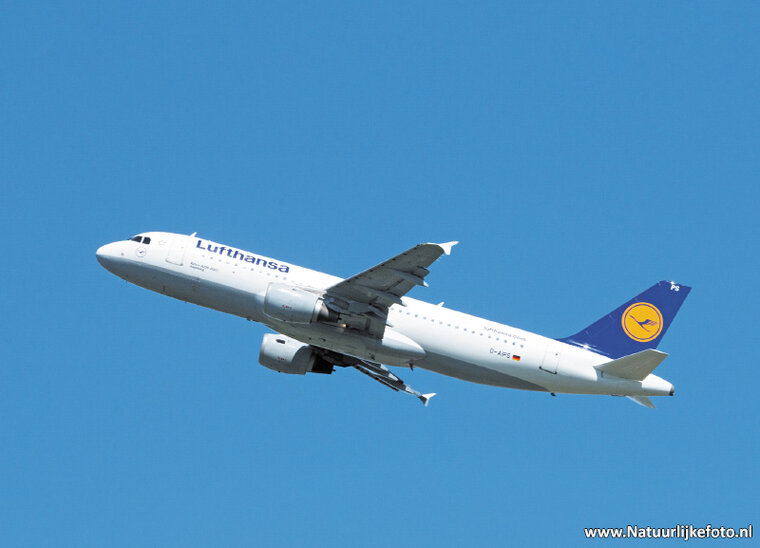 ansichtkaart Airbus A320-200 - Lufthansa (0340)