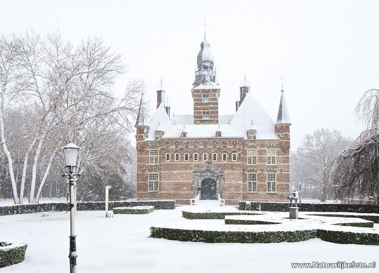 ansichtkaart kasteel Wijchen in de sneeuw (0224)