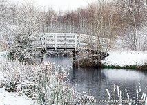 ansichtkaart bruggetje in winters landschap ansichtkaart bruggetje in winters landschap