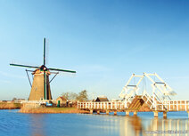 Werelderfgoed kaarten | ansichtkaart molen met bruggetje in Kinderdijk
