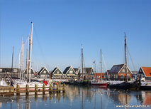Ansichtkaart haven van Marken