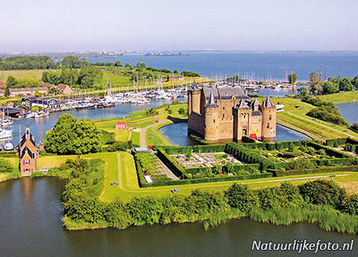 ansichtkaart Muiderslot in Muiden, postcard castle Muiderslot Muiden, Postkarte Schloss Muiderslot Muiden