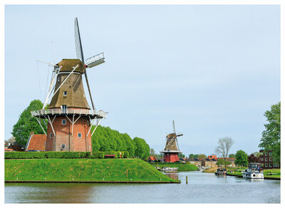 ansichtkaart molens in Dokkum